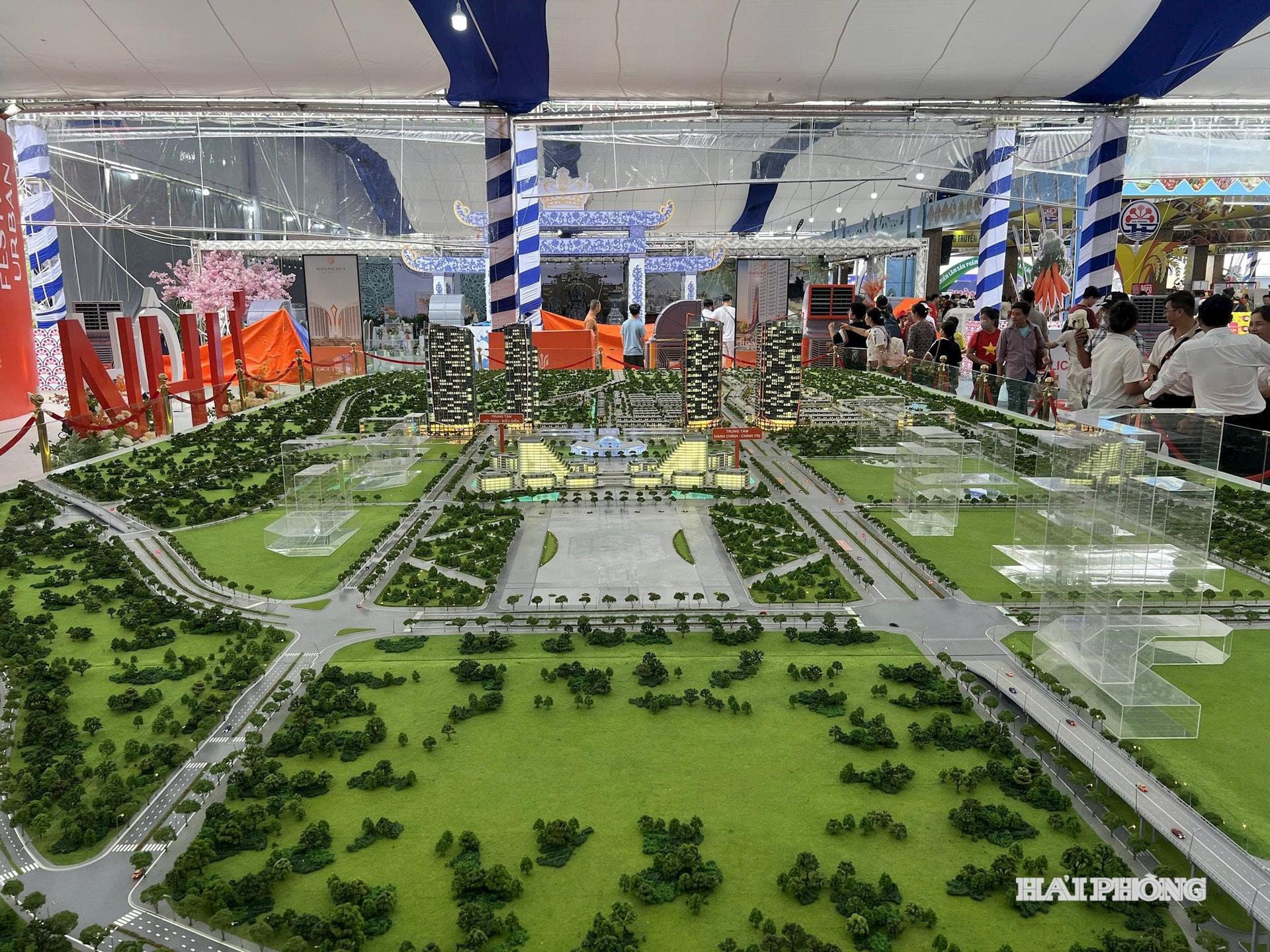Mô hình phối cảnh Khu đô thị Bắc sông Cấm tại triển lãm