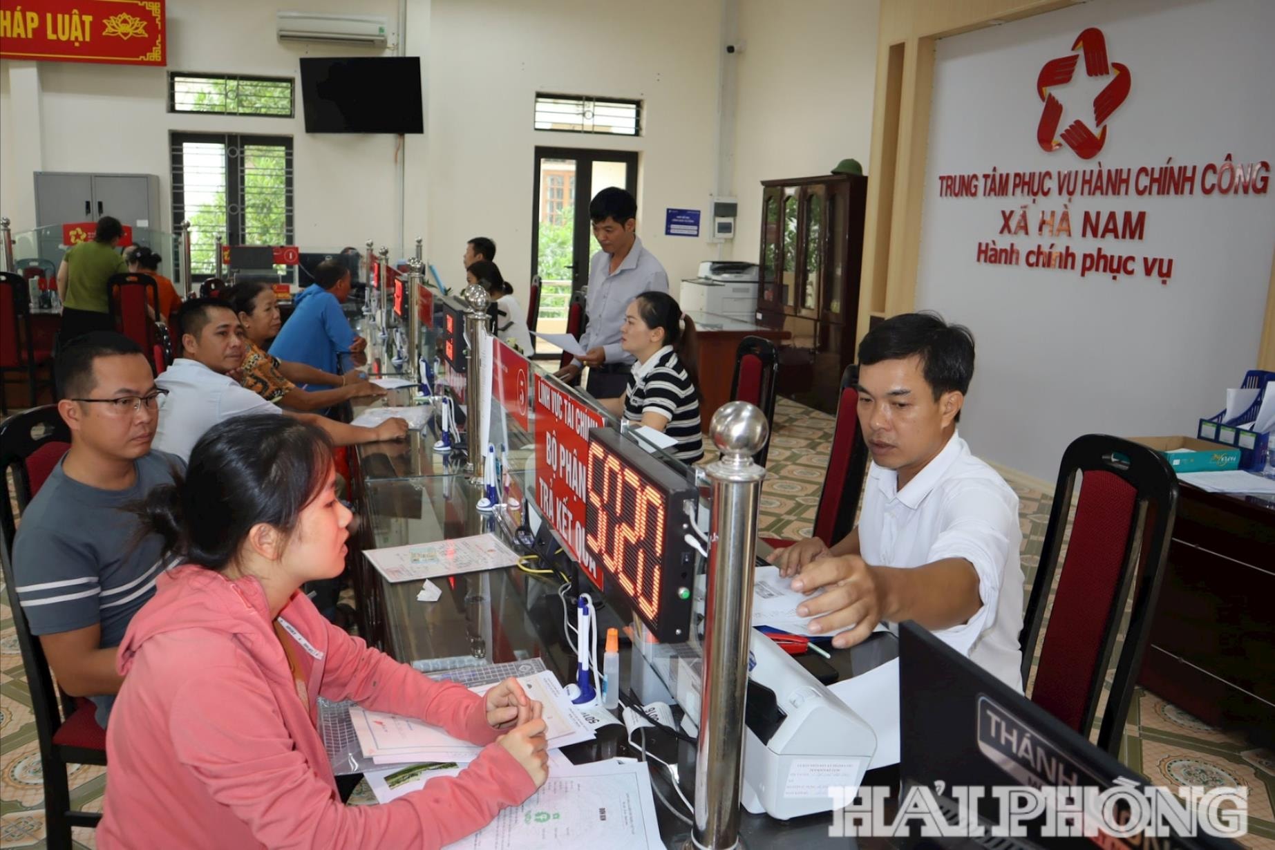 hanh-chinh-cong(1).jpg