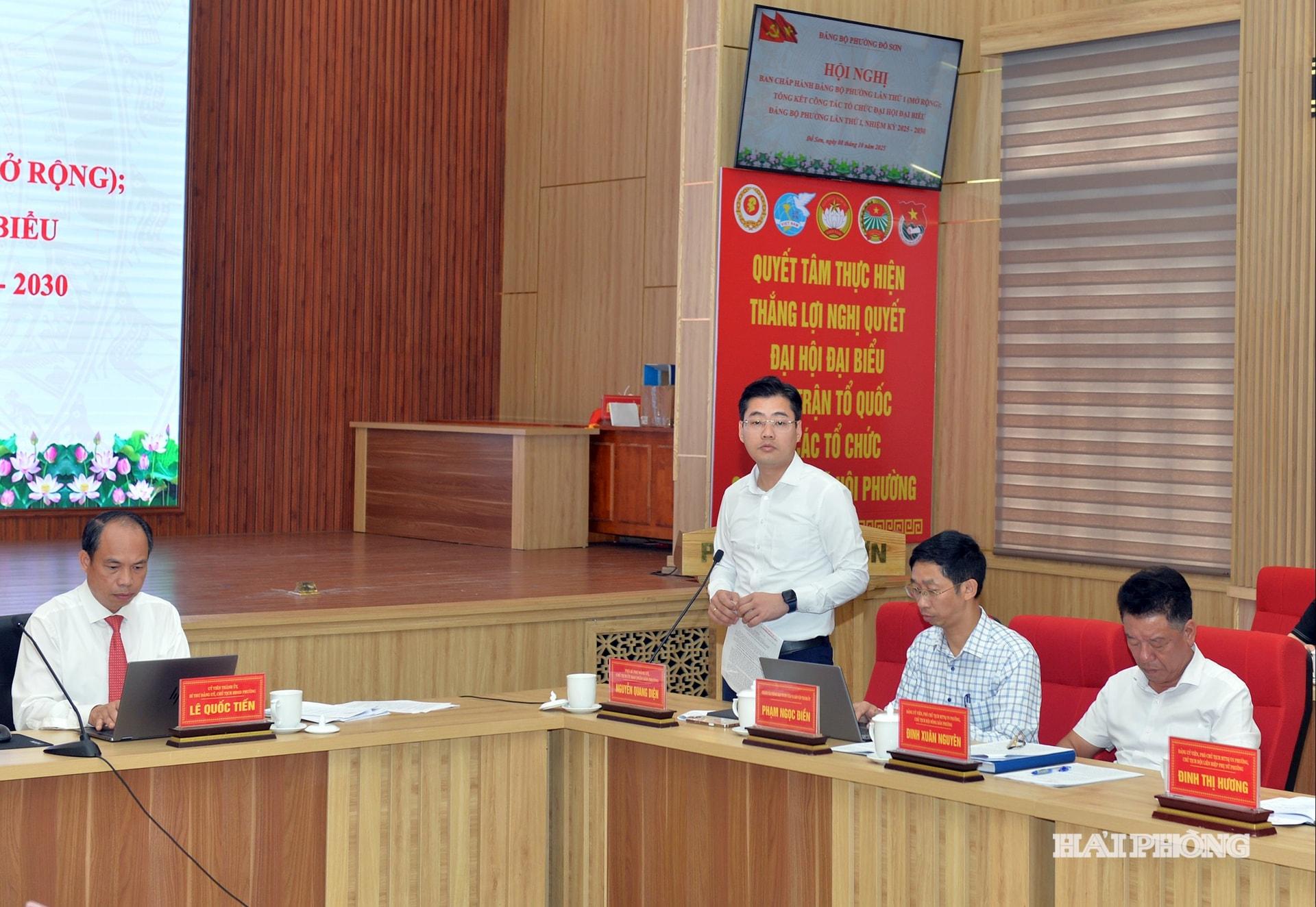 Đồng chí Nguyễn Quang Diện, Chủ tịch UBND phường Đồ Sơn phát biểu tại hội nghị