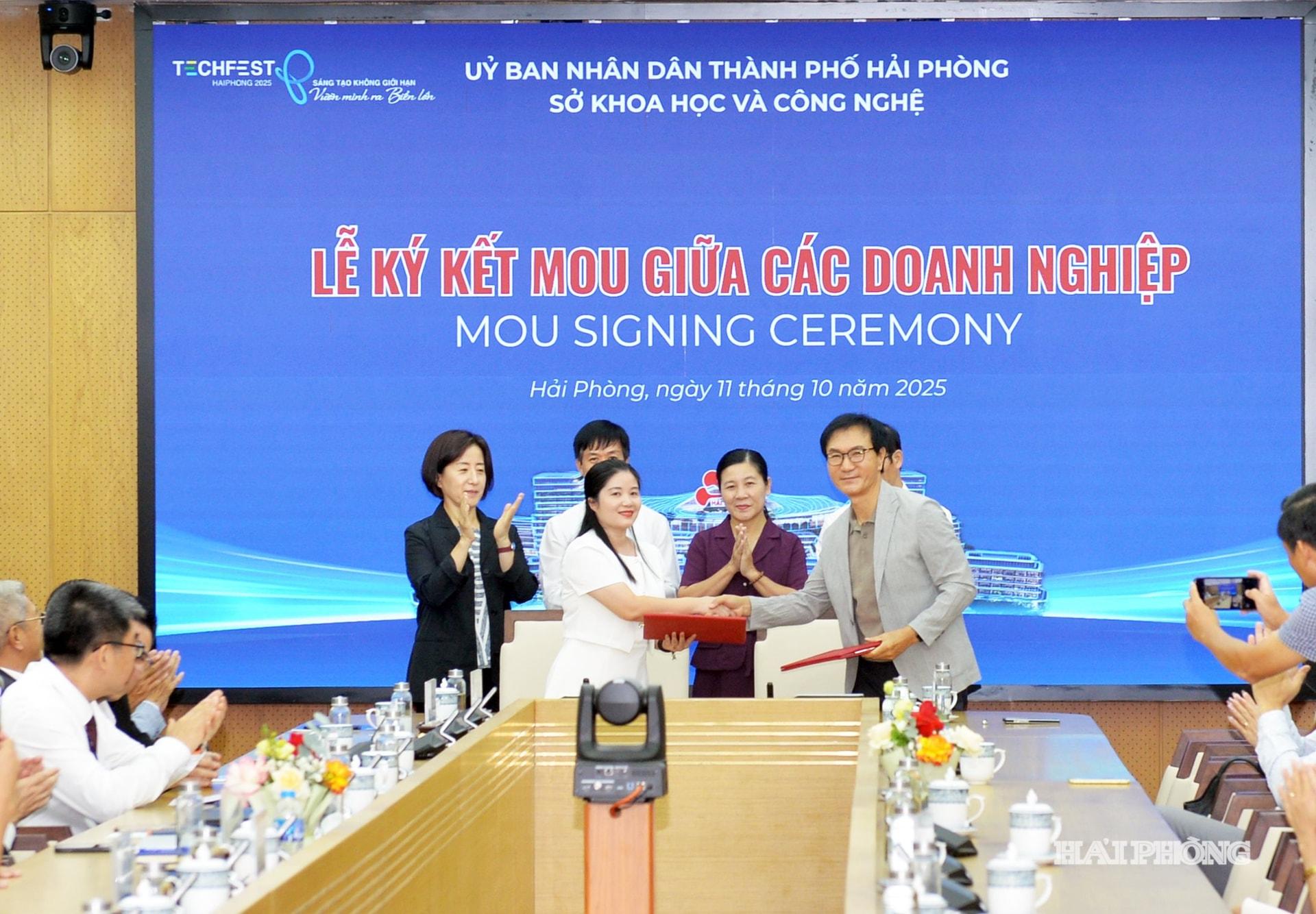 Ký kết hợp tác giữa các doanh nghiệp, đơn vị tham gia TECHFEST Hải Phòng năm 2025 tại Lễ bế mạc