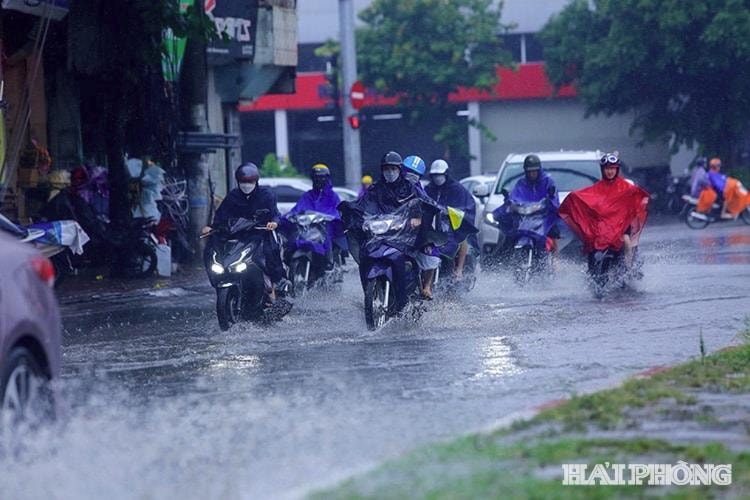 Due to the circulation of the storm weakening into a tropical depression, many areas in Hai Phong have experienced rainstorms