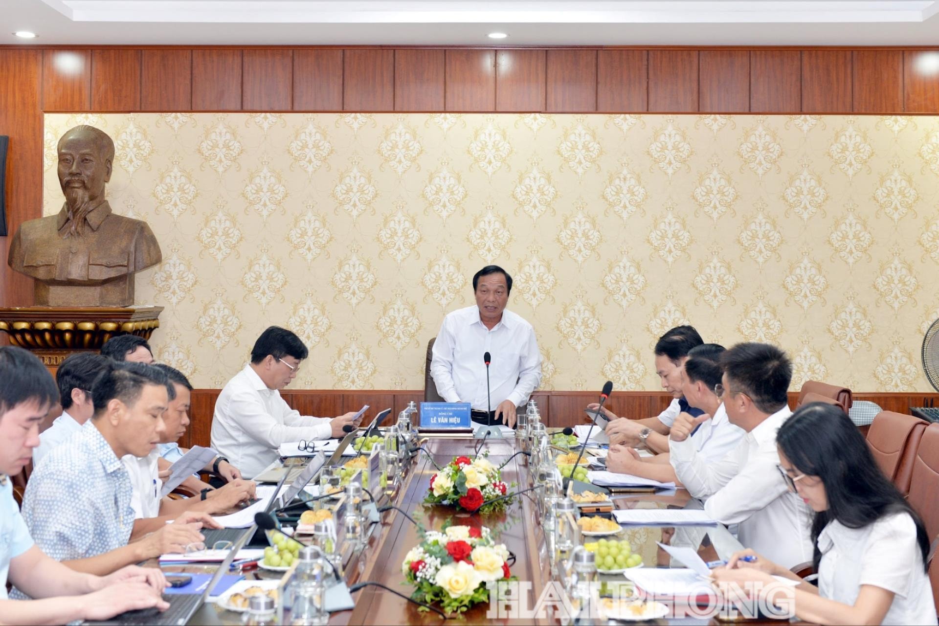 Đồng chí Lê Văn Hiệu, Phó bí thư Thành ủy, Chủ tịch Hội đồng nhân dân thành phố phát biểu tại cuộc làm việc.