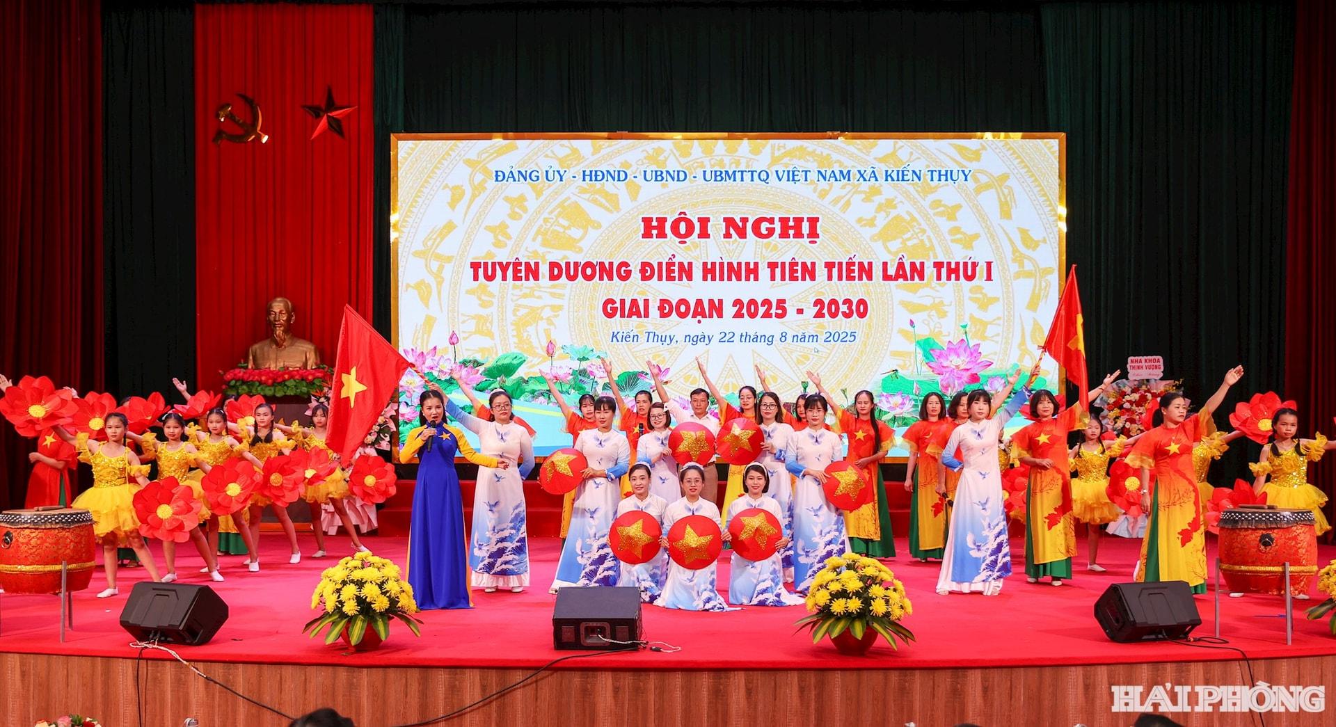 Tiết mục văn nghệ tại hội nghị