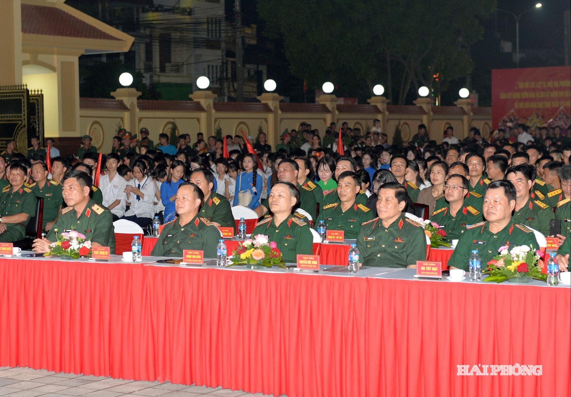 Các đại biểu dự dạ hội và lễ trao giải cuộc thi tìm hiểu “Quân khu 3 - 80 năm lịch sử và những chiến công”