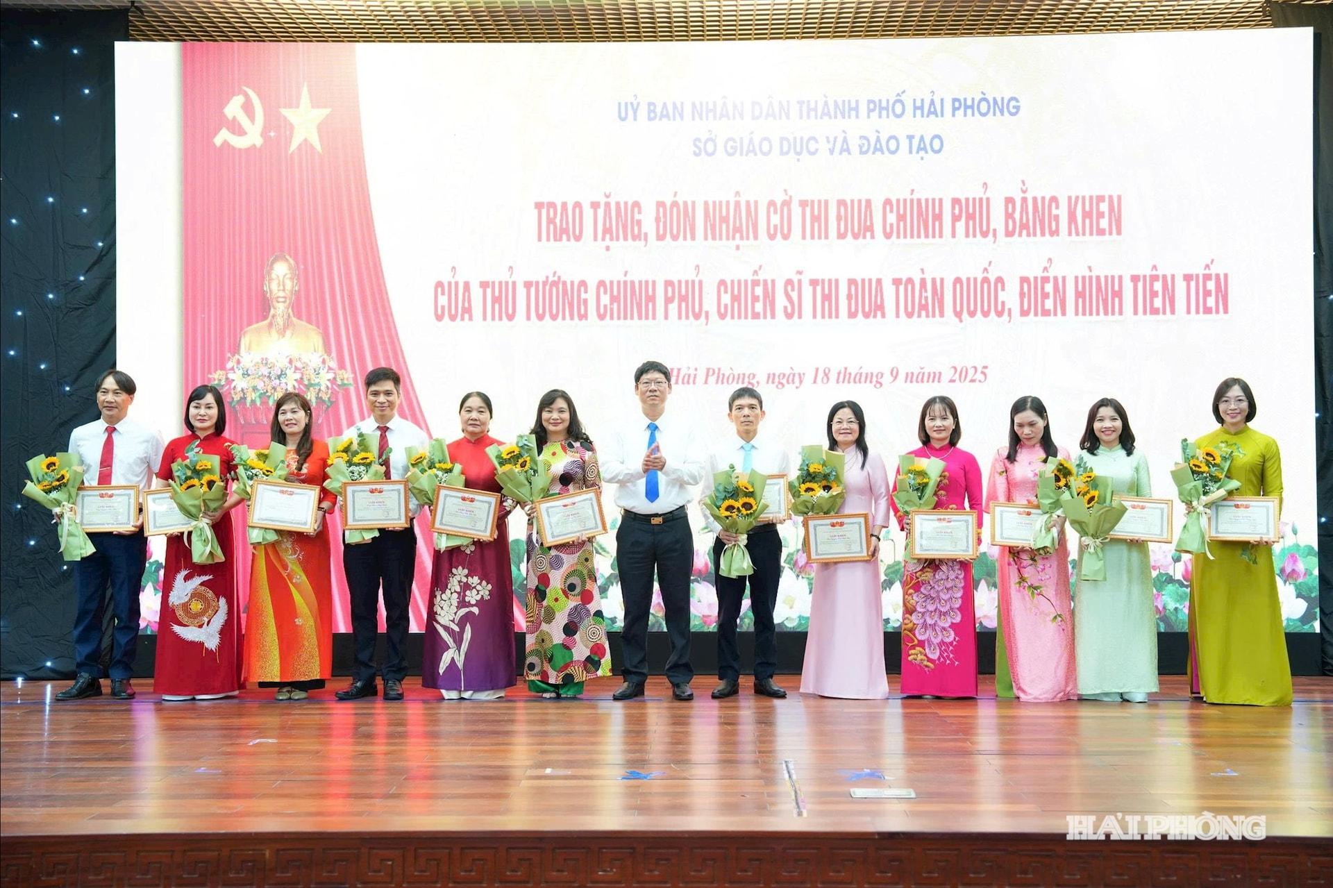 khen-thuong-nganh-giao-duc.jpg