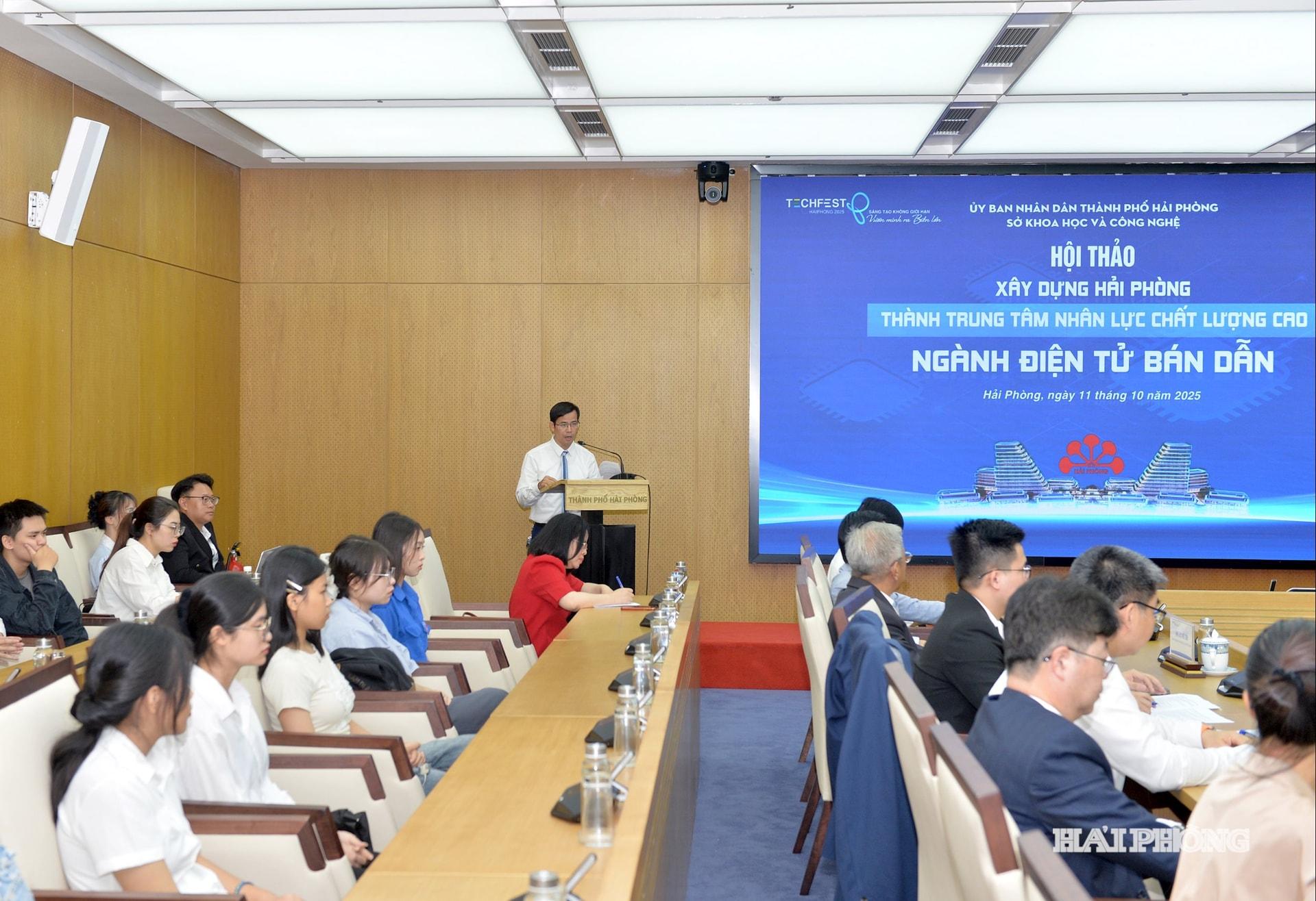 Đồng chí Vũ Đại Thắng, Phó giám đốc Sở KHCN phát biểu khai mạc hội thảo