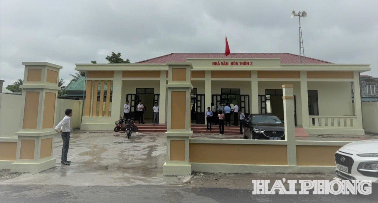 Đoàn khảo sát công trình xây dựng nhà văn hóa thôn 2, xã Vĩnh Thịnh