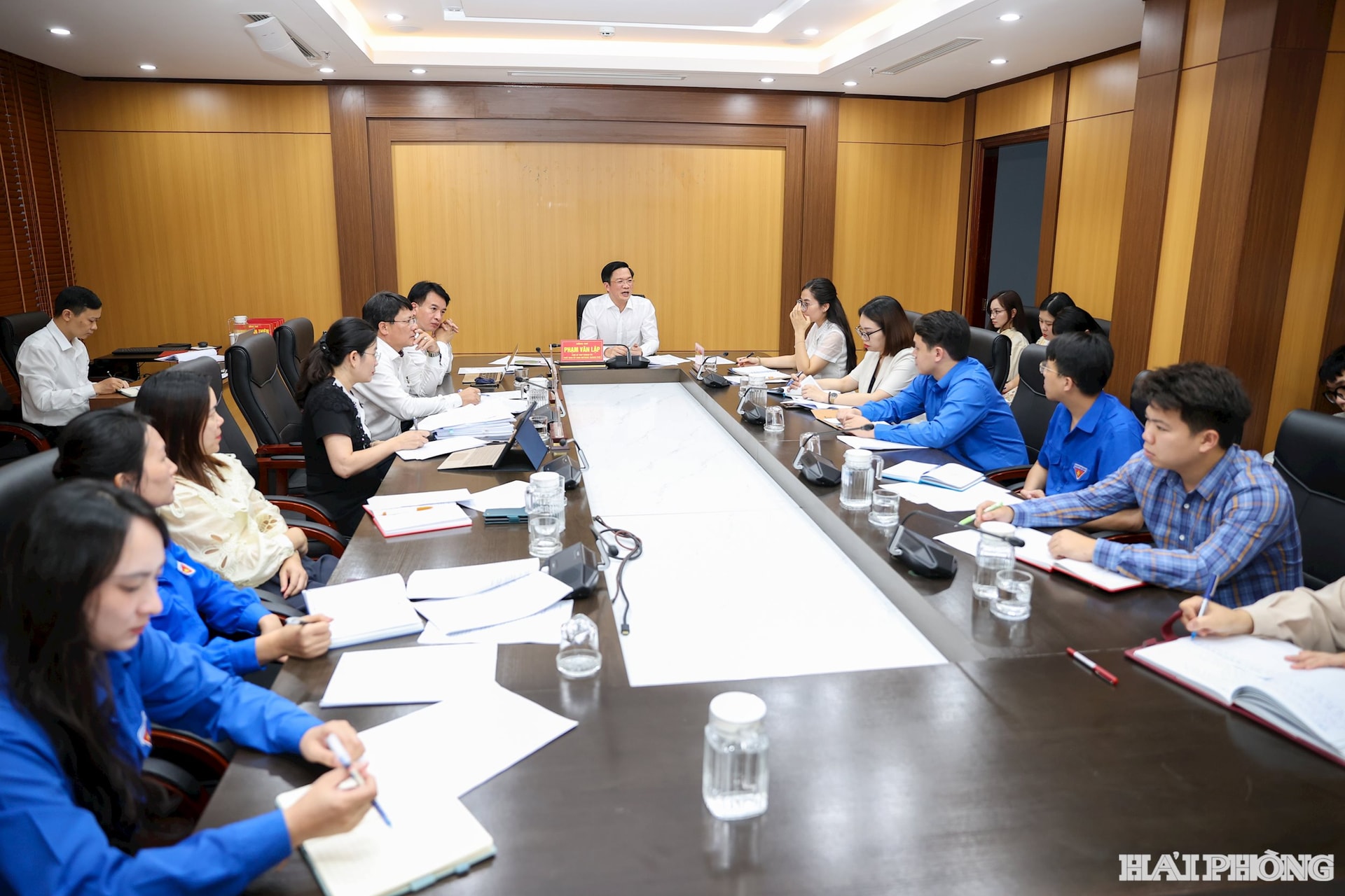 Quang cảnh cuộc làm việc