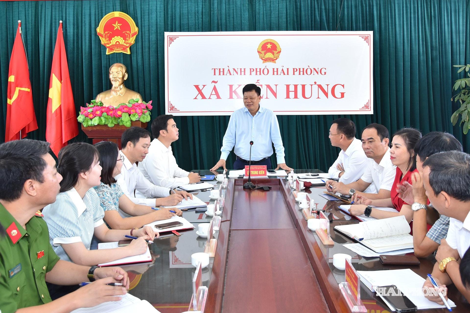 Đồng chí Lê Trung Kiên, Ủy viên Ban Thường vụ Thành ủy, Trưởng Ban Quản lý Khu Kinh tế Hải Phòng phát biểu tại cuộc làm việc. Ảnh: TRUNG KIÊN