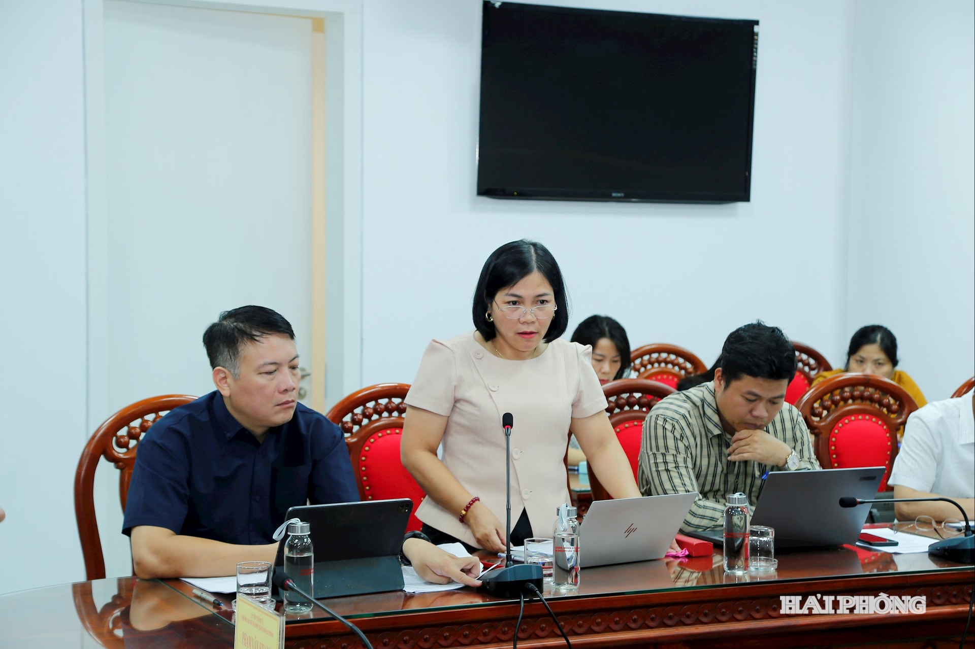 Lãnh đạo Sở Nông nghiệp và Môi trường phát biểu tại cuộc họp.