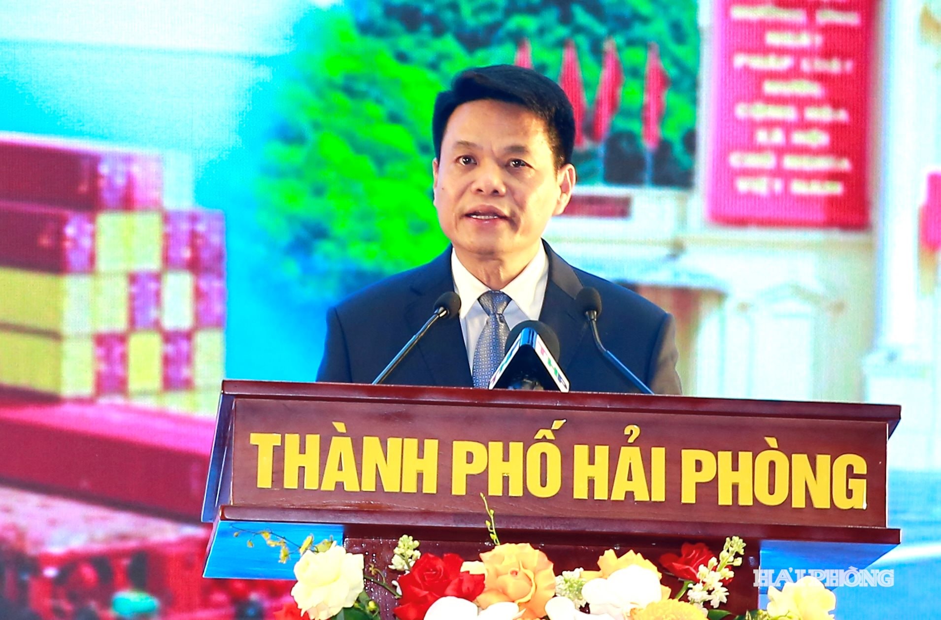 Đồng chí Lê Ngọc Châu, Phó bí thư Thành uỷ, Chủ tịch UBND thành phố phát biểu tổng kết và bế mạc hội nghị.