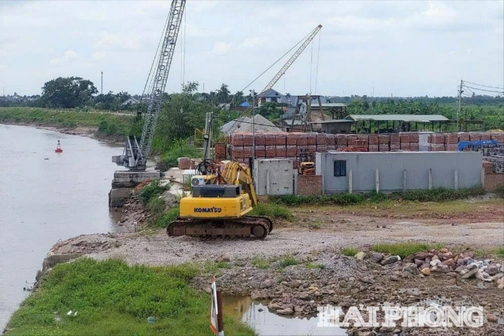 Một bến bãi tại khu vực chân cầu Hàn, xã Vĩnh Bảo, thành phố Hải Phòng không phù hợp với quy hoạch