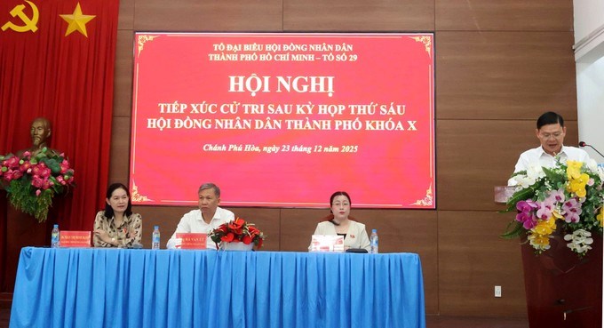 ĐB HĐND TPHCM, Đơn vị số 29 tiếp x&uacute;c cử tri phường Ch&aacute;nh Ph&uacute; H&ograve;a. (Ảnh: SGGP)