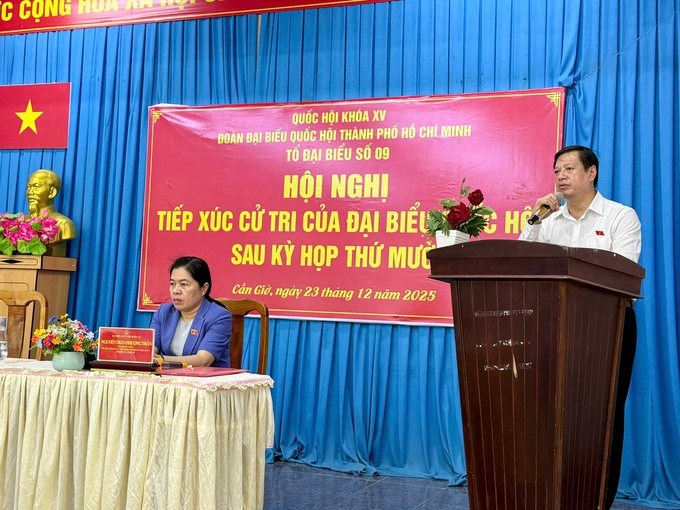 ĐBQH Dương Văn Thăng phản hồi c&aacute;c &yacute; kiến của cử tri. (Ảnh: SGGP)