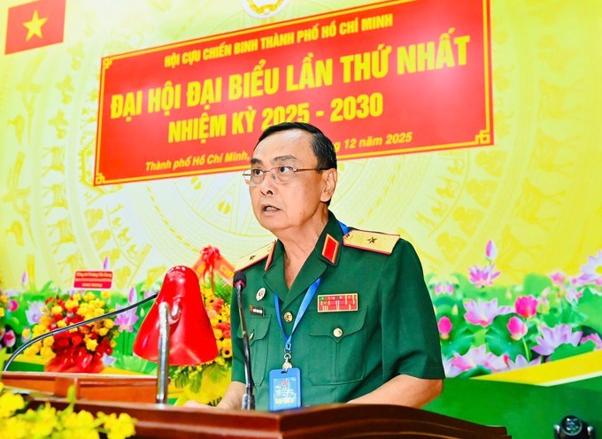 Thiếu tướng Nguyễn Minh Hoàng, Chủ tịch Hội CCB TPHCM phát biểu khai mạc đại hội. (Ảnh: SGGP)