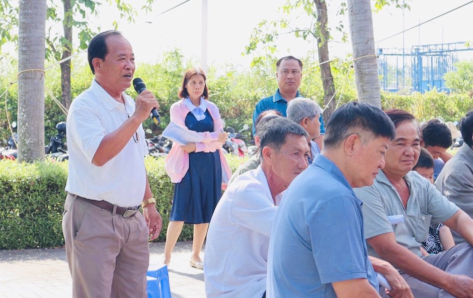 Người dân chia sẻ ý kiến tại hội nghị