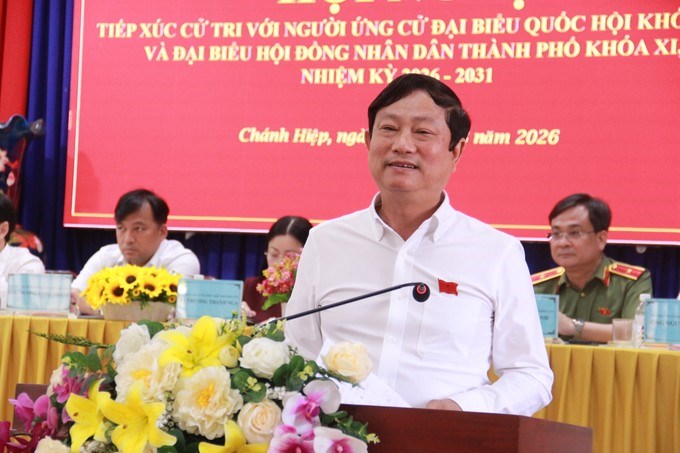 Chủ tịch HĐND TPHCM Võ Văn Minh giải đáp thắc mắc của các cử tri