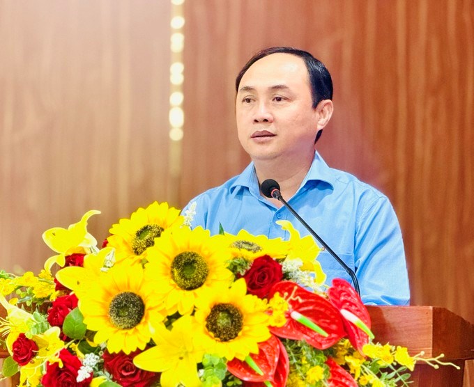 Ông Lê Hoàng Hà phát biểu tại hội nghị tiếp xúc cử tri phường Cầu Kiệu