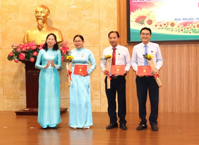 C&aacute;c c&aacute; nh&acirc;n nhận Kỷ niệm chương &ldquo;V&igrave; sự nghiệp x&acirc;y dựng v&agrave; ph&aacute;t triển TPHCM&rdquo;