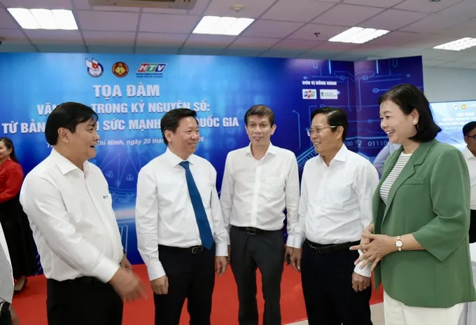 Các đại biểu, nhà báo thảo luận tại tọa đàm. (Ảnh: SGGP)