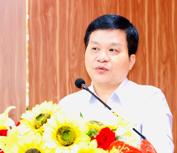 Ông Nguyễn Hồng Tâm trình bày chương trình hành động trước cử tri phường Cầu Kiệu