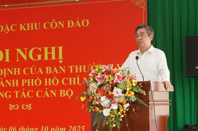 Phó Bí thư Thành ủy, Chủ tịch Ủy ban MTTQ Việt Nam TPHCM Nguyễn Phước Lộc phát biểu giao nhiệm vụ