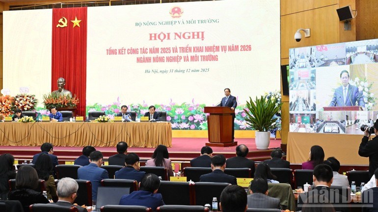 Thủ tướng Ch&iacute;nh phủ Phạm Minh Ch&iacute;nh ph&aacute;t biểu &yacute; kiến chỉ đạo hội nghị. 