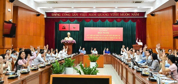 Cử tri biểu quyết nhất tr&iacute; với danh s&aacute;ch người được giới thiệu ứng cử. (Ảnh: SGGP)