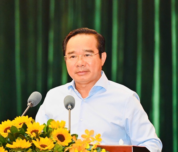 Chủ tịch UBND TPHCM ph&aacute;t biểu qu&aacute;n triệt Nghị quyết 02. (Ảnh: SGGP)