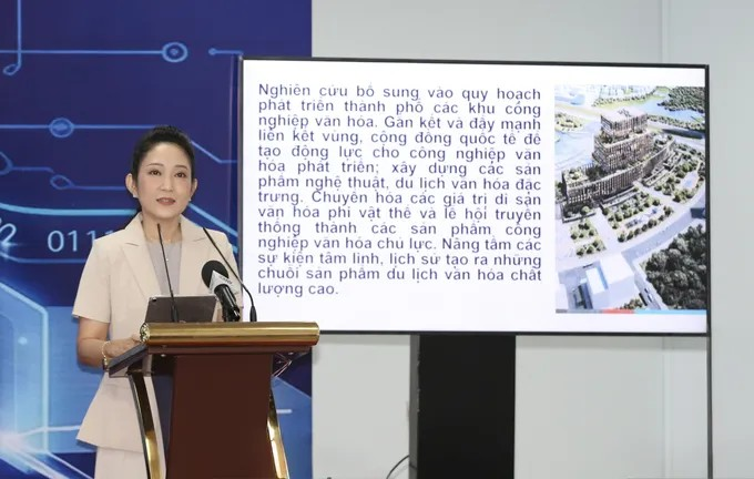 Phó Giám đốc Sở VH-TT TPHCM Nguyễn Thị Thanh Thúy trình bày tham luận tại tọa đàm. (Ảnh: SGGP)