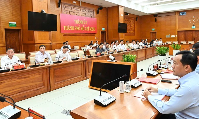 Lãnh đạo các phường, xã dự hội nghị. (Ảnh: SGGP)