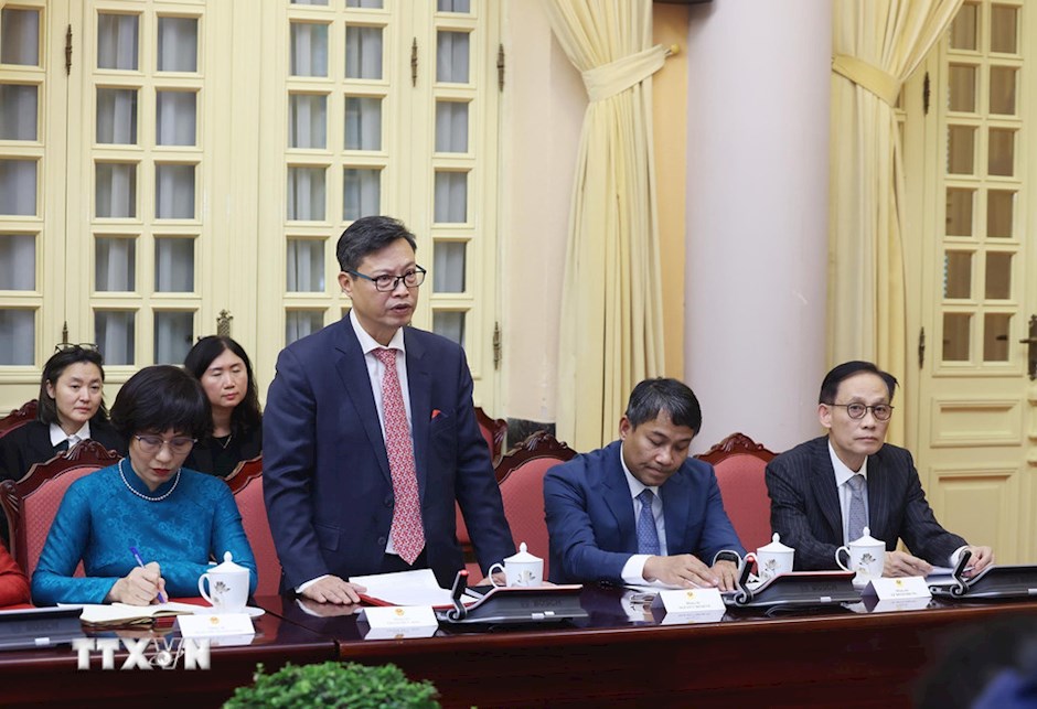 Thay mặt c&aacute;c Đại sứ được bổ nhiệm, Đại sứ Trịnh Đức Hải ph&aacute;t biểu nhận nhiệm vụ. (Ảnh: TTXVN)