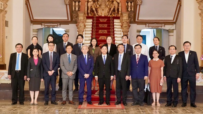 C&aacute;c đại biểu chụp h&igrave;nh lưu niệm. (Ảnh: SGGP)