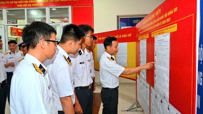 Danh sách chính thức người ứng cử được niêm yết tại các khu vực bỏ phiếu số 1 (phường Phước Thắng). Ảnh: NGUYỄN NAM