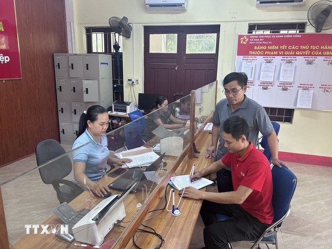 Bảo đảm mọi người d&acirc;n được thiết lập hồ sơ hộ tịch điện tử c&aacute; nh&acirc;n. (Ảnh TTXVN)