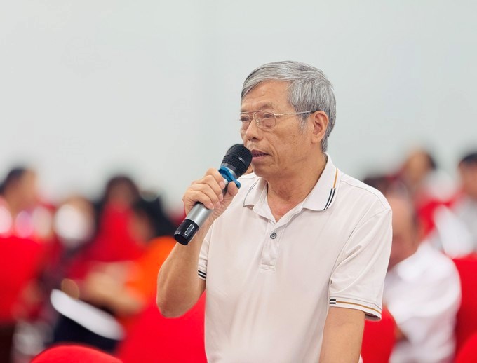 Cử tri phường Cầu Kiệu góp ý tại buổi tiếp xúc cử tri ngày 9/3