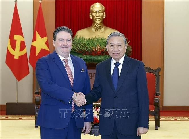 Tổng B&iacute; thư T&ocirc; L&acirc;m tiếp Đại sứ Hoa Kỳ Marc Evans Knapper.(Ảnh SGGP)