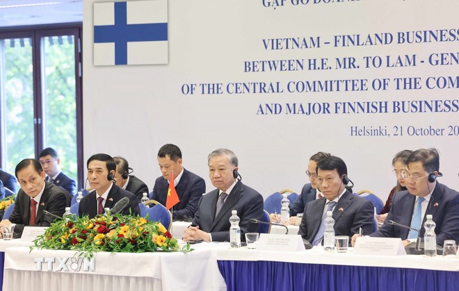 Tổng Bí thư Tô Lâm gặp một số doanh nghiệp tiêu biểu của Phần Lan tại thủ đô Helsinki, ngày 21/10/2025. (Ảnh: TTXVN)