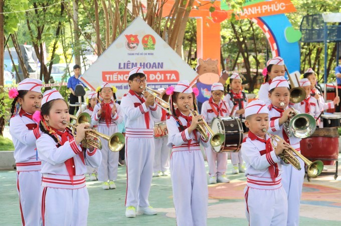 Đội viên, học sinh biểu diễn các tiết mục trong Liên hoan “Tiếng kèn Đội ta” TPHCM