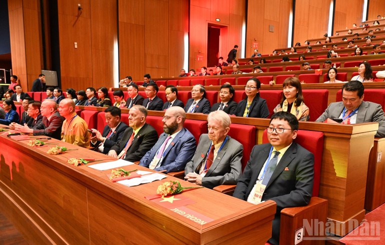 C&aacute;c kh&aacute;ch mời quốc tế tham dự Đại hội Thi đua y&ecirc;u nước to&agrave;n quốc lần thứ XI. (Ảnh Nh&acirc;n d&acirc;n)