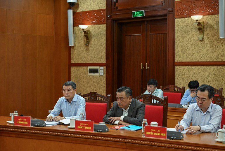 Các đồng chí Ủy viên Bộ Chính trị, Bí thư Trung ương Đảng và thành viên Ban Chỉ đạo dự phiên họp. (Ảnh: NhanDan.vn)