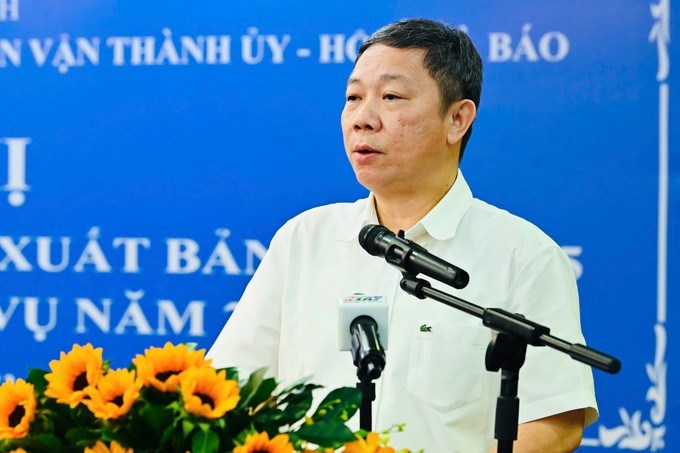 Trưởng Ban Tuy&ecirc;n gi&aacute;o v&agrave; D&acirc;n vận Th&agrave;nh ủy TPHCM Dương Anh Đức ph&aacute;t biểu tại hội nghị. (Ảnh: SGGP)