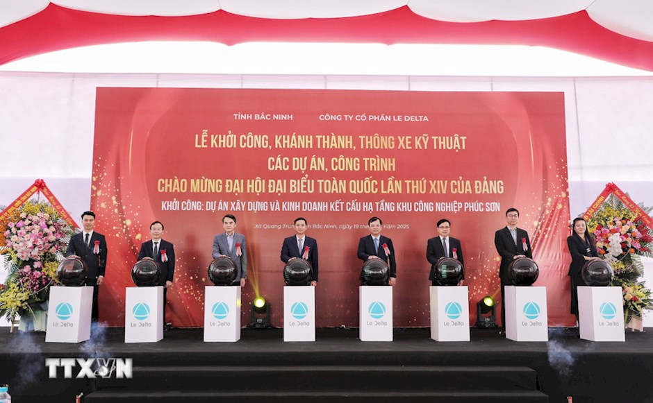 Hoà chung không khí khởi công, khánh thành, thông xe kỹ thuật các dự án, công trình chào mừng Đại hội đại biểu toàn quốc lần thứ XIV của Đảng, sáng 19/12/2025, tại Bắc Ninh tổ chức Lễ khởi công dự án xây dựng và kinh doanh kết cấu hạ tầng Khu Công nghiệp Phúc Sơn tại xã Quang Trung, do Công ty cổ phần Le delta làm chủ đầu tư. (Ảnh: TTXVN)