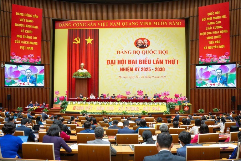 B&iacute; thư Đảng ủy Quốc hội, Chủ tịch Quốc hội Trần Thanh Mẫn ph&aacute;t biểu kết luận phi&ecirc;n tr&ugrave; bị Đại hội.