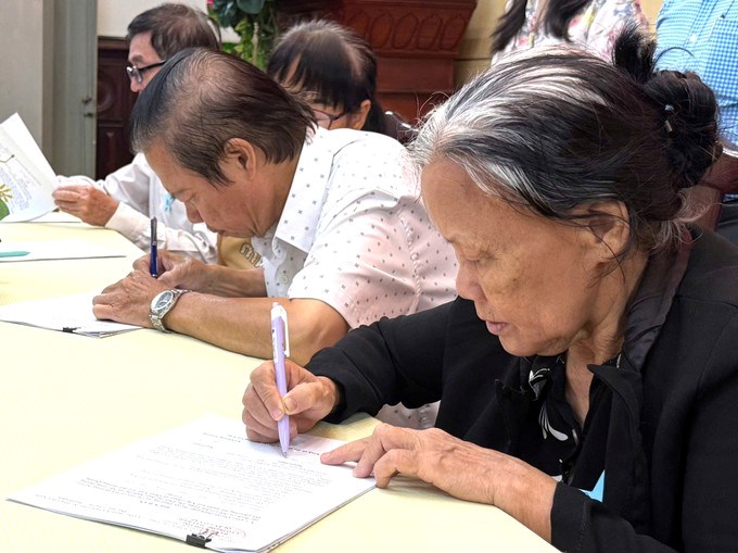 Người d&acirc;n bị ảnh hưởng nh&agrave; đất bởi dự &aacute;n mở rộng đường D3. (Ảnh: SGGP)