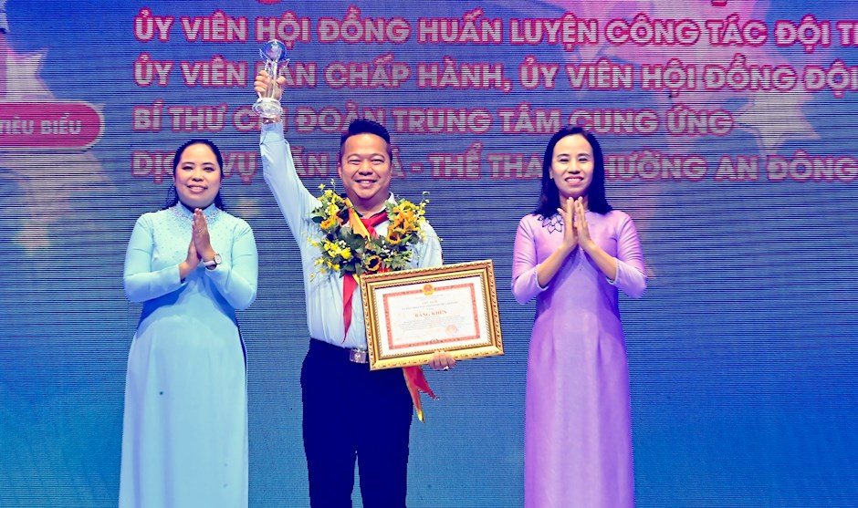 Vinh danh c&aacute;c 