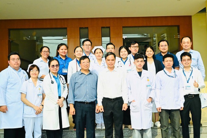 Đo&agrave;n 20 y b&aacute;c sĩ Bệnh viện Nh&acirc;n d&acirc;n Gia Định thực hiện nhiệm vụ tại chương tr&igrave;nh. (Ảnh: SGGP)