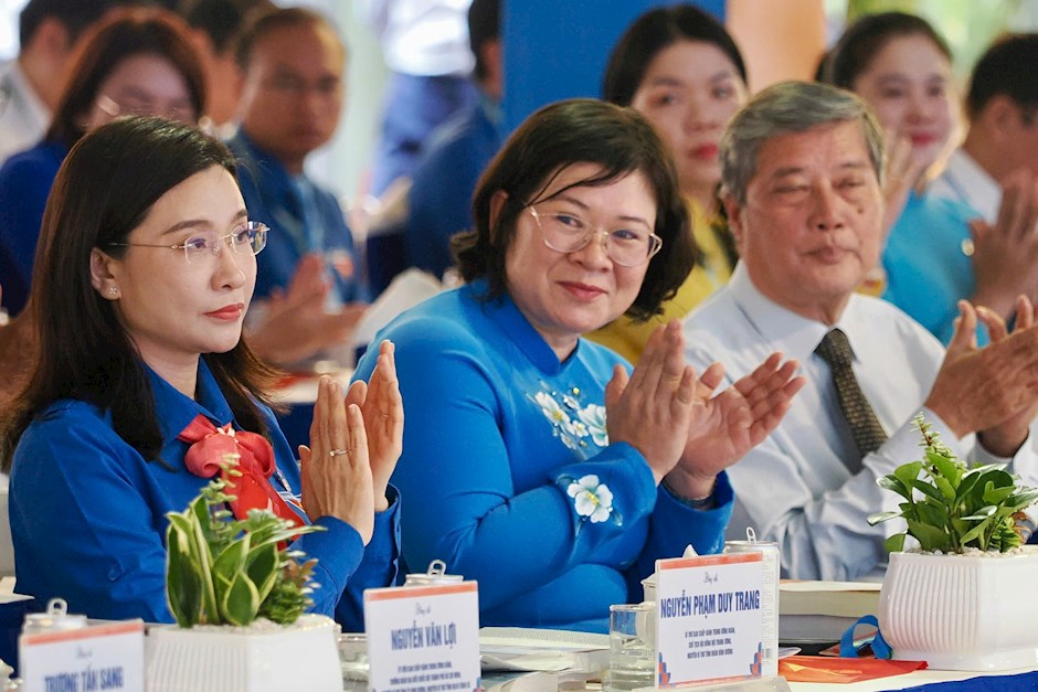 Đồng ch&iacute; Nguyễn Phạm Duy Trang v&agrave; đồng ch&iacute; Văn Thị Bạch Tuyết dự đại hội. (Ảnh: SGGP)