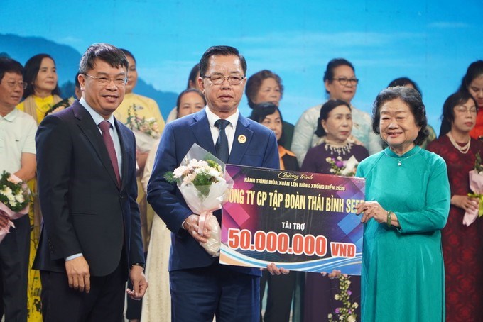 Quỹ Học bổng Vừ A D&iacute;nh v&agrave; CLB &ldquo;V&igrave; Ho&agrave;ng Sa - Trường Sa th&acirc;n y&ecirc;u&rdquo; tiếp nhận t&agrave;i trợ từ c&aacute;c c&aacute; nh&acirc;n, tập thể