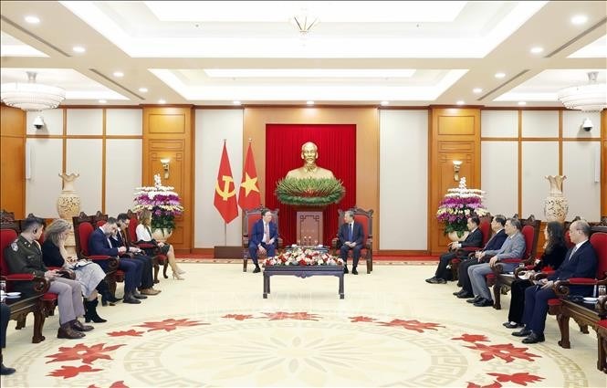 Tổng B&iacute; thư T&ocirc; L&acirc;m tiếp Đại sứ Hoa Kỳ Marc Evans Knapper.(Ảnh SGGP)